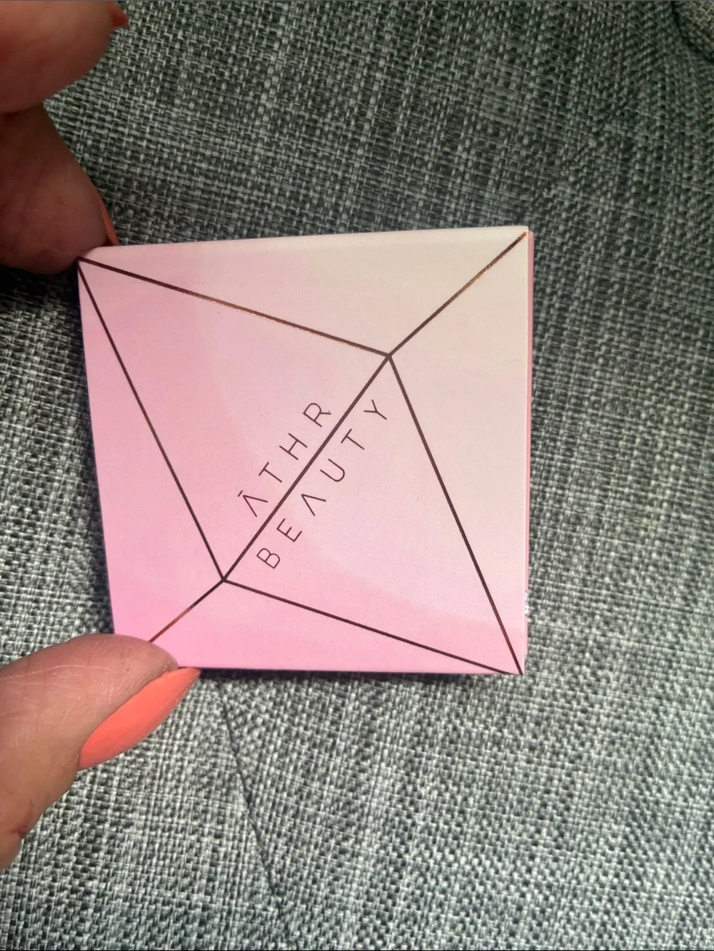 Athr Beauty Pink blurring powder